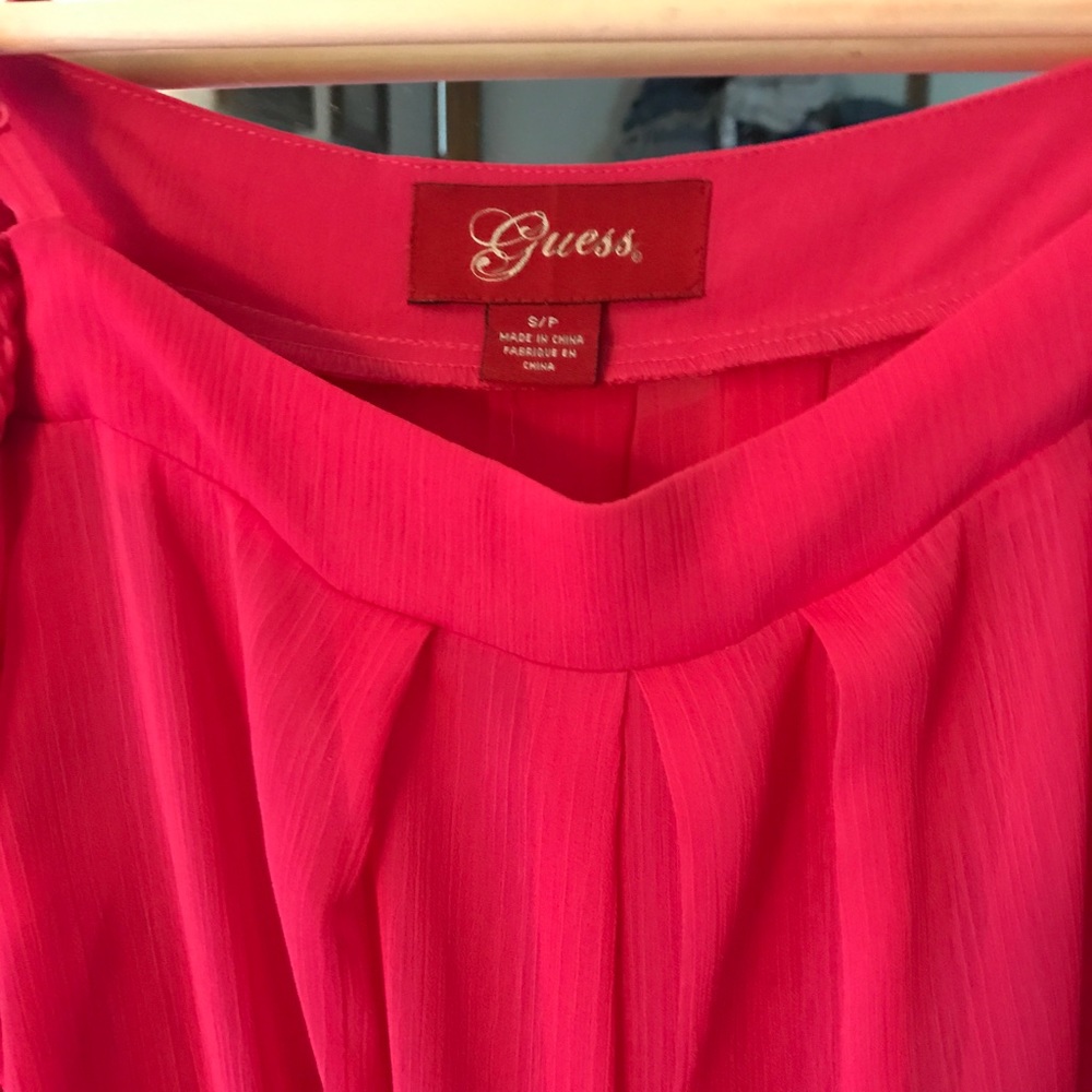 GUESS ❤️️ Cold shoulder top - Picture 2 of 6